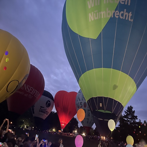 Heißluftballons im Nümbrechter Kurpark zum Lichterfest